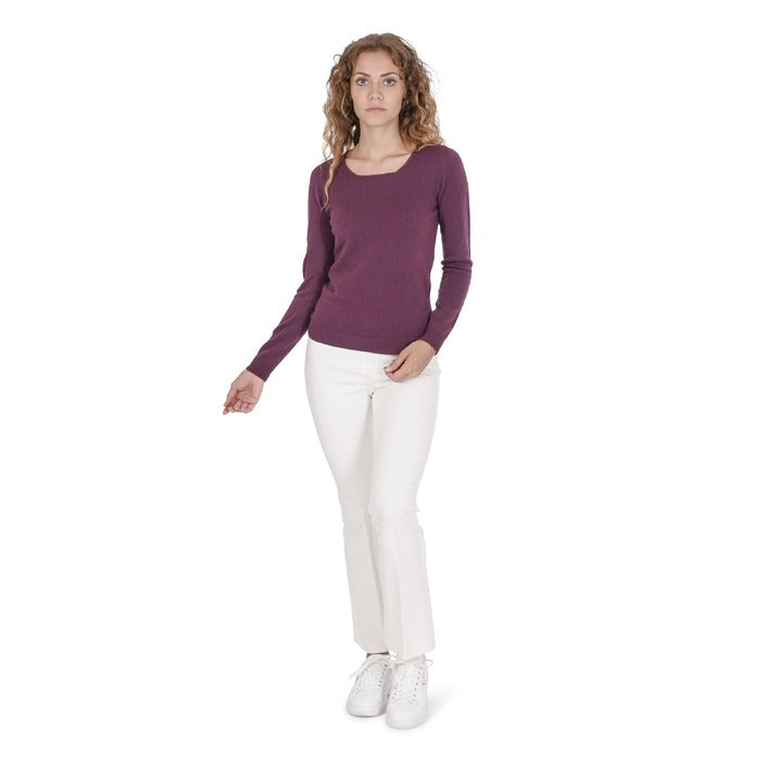 Crown of Edinburgh Cashmere - Crown of Edinburgh Cashmere Womens Square Neck Sweater COE 0024 BURGUNDY